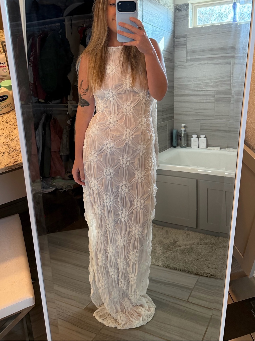 Elegant White Textured Maxi Dress with open back - Picture 2 of 3